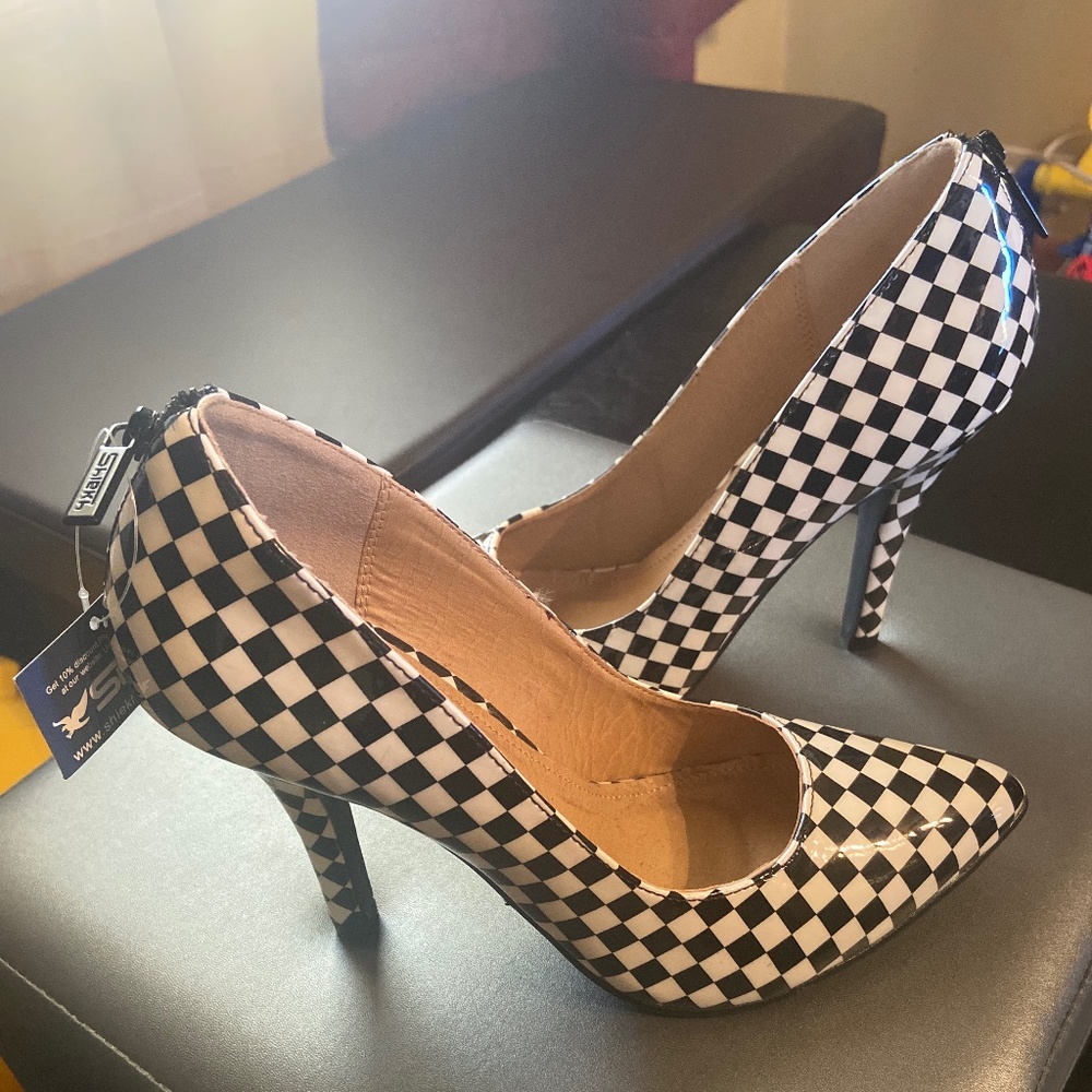 Brand New Checkerboard w/Zipper Pumps